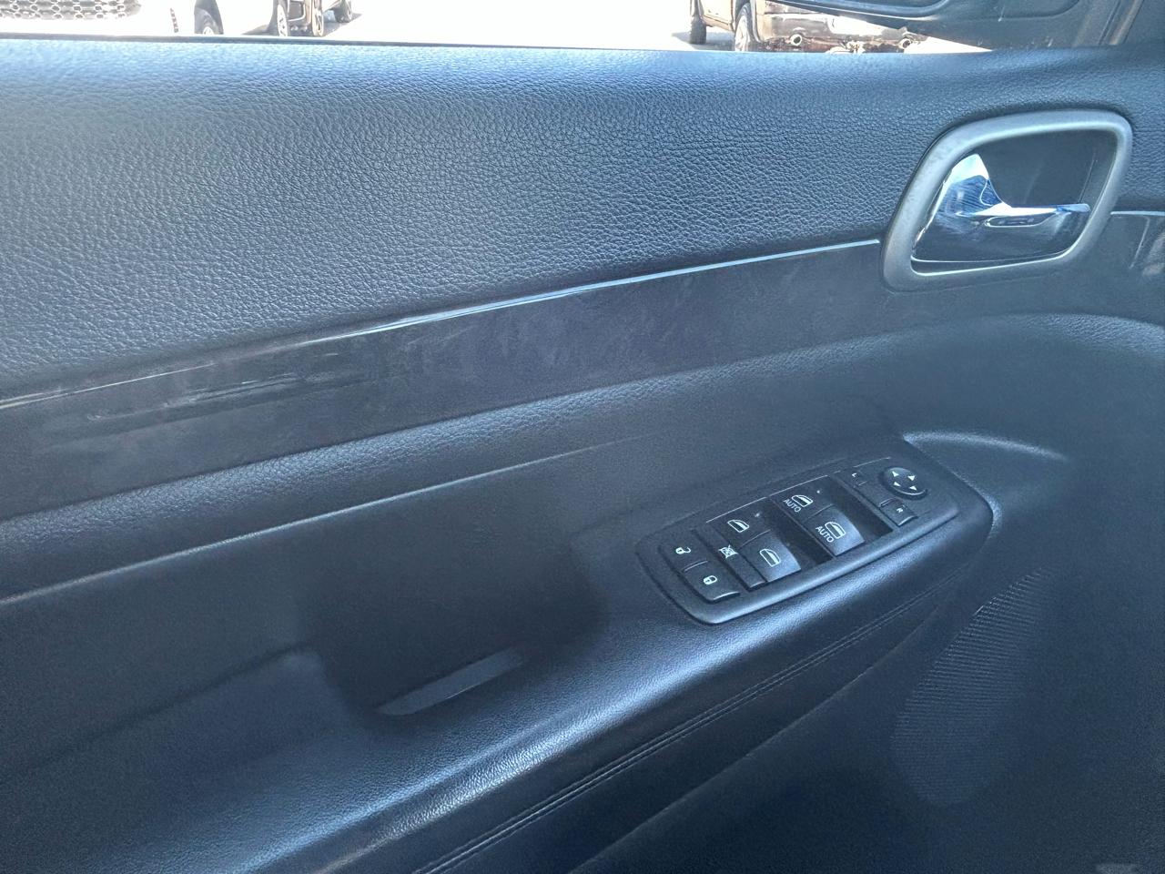 Jeep Grand Cherokee Laredo 4WD 2012