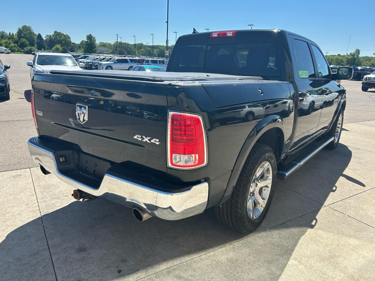 RAM 1500 Laramie Crew Cab SWB 4WD 2015