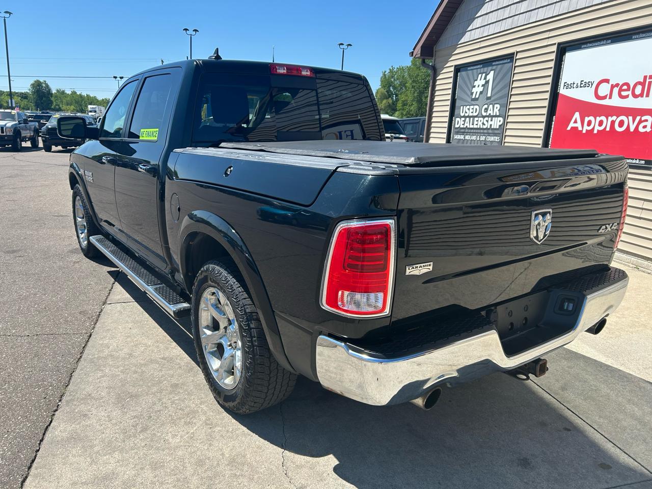 RAM 1500 Laramie Crew Cab SWB 4WD 2015