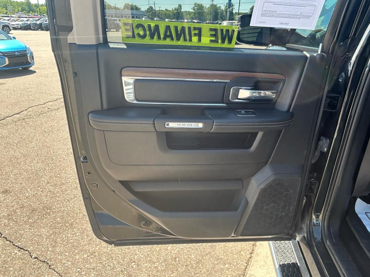 RAM 1500 Laramie Crew Cab SWB 4WD 2015