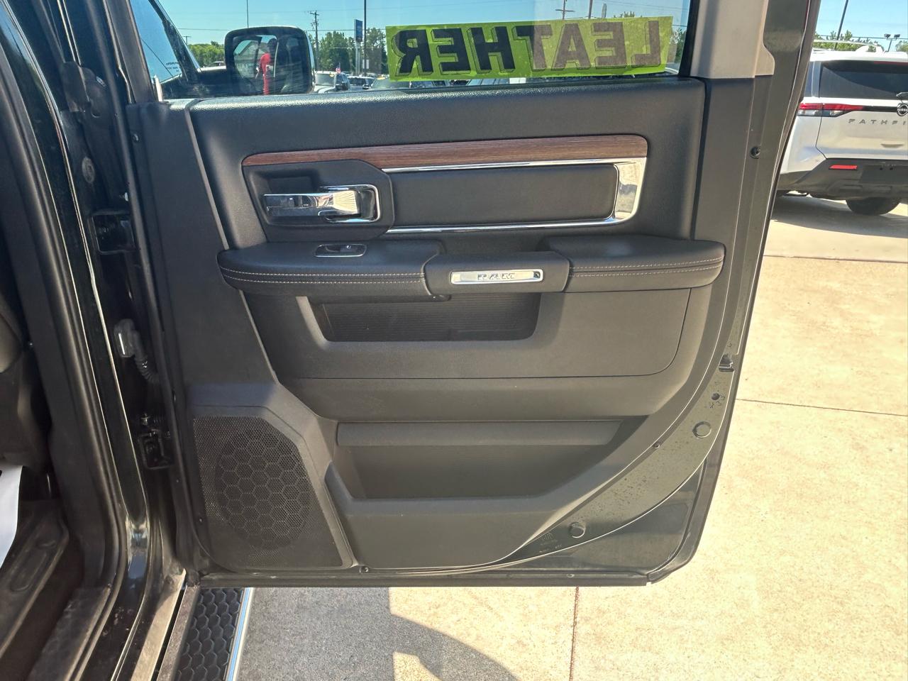 RAM 1500 Laramie Crew Cab SWB 4WD 2015