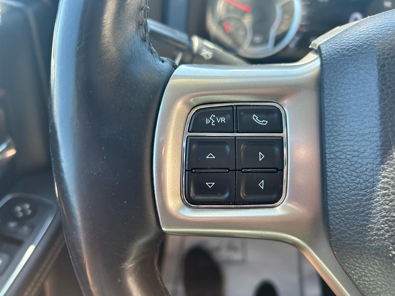 RAM 1500 Laramie Crew Cab SWB 4WD 2015