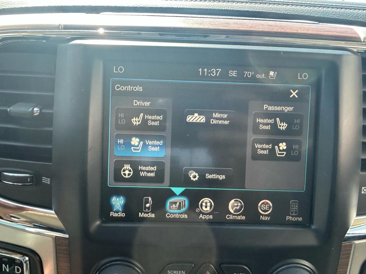 RAM 1500 Laramie Crew Cab SWB 4WD 2015