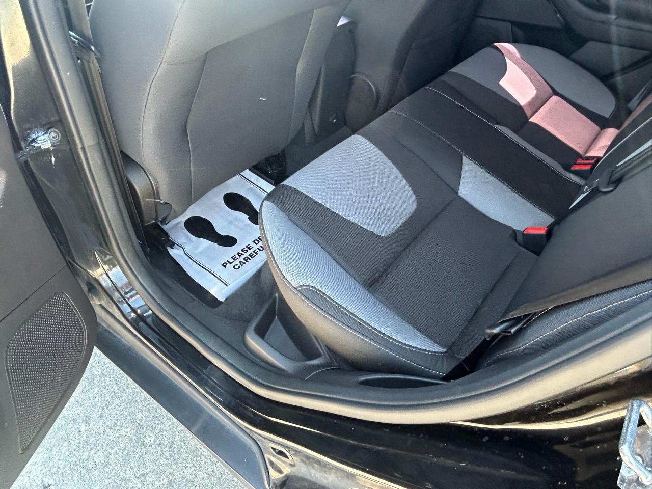 Ford Focus SE Sedan 2012