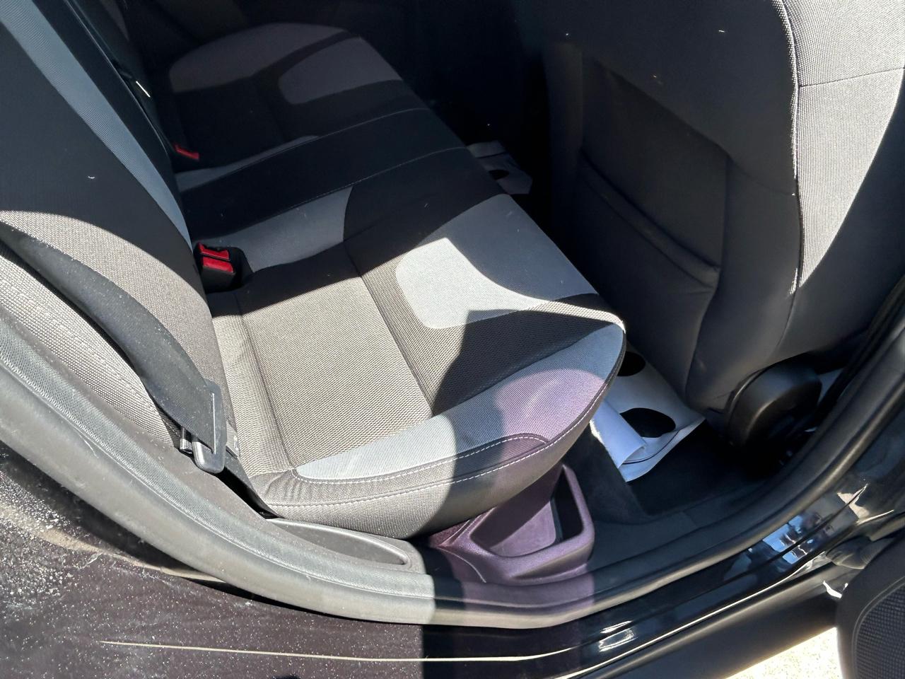 Ford Focus SE Sedan 2012