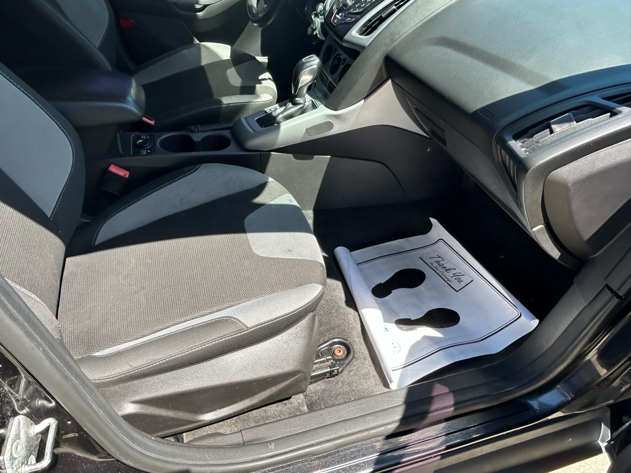 Ford Focus SE Sedan 2012