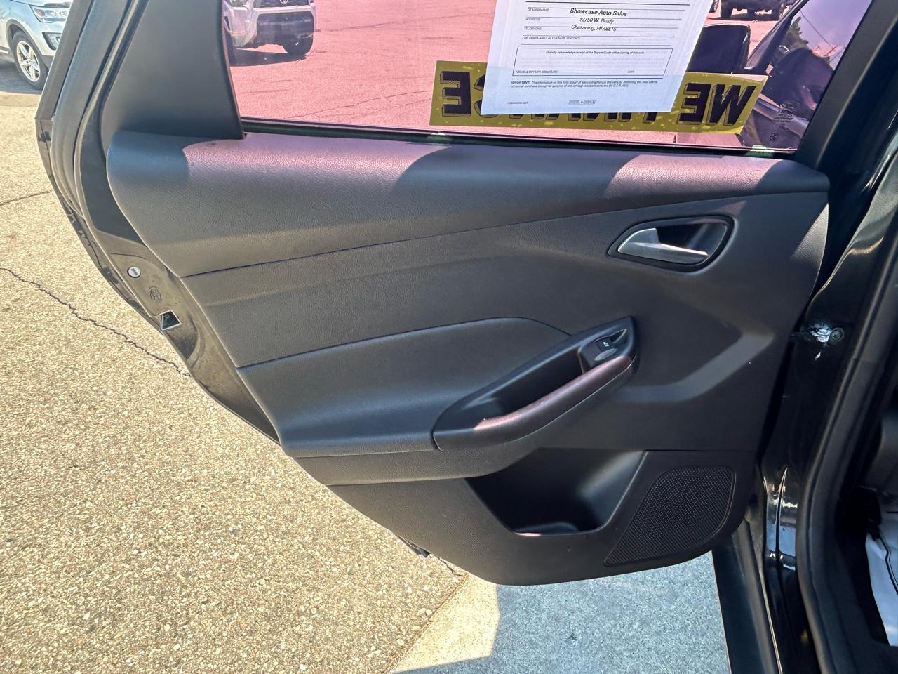 Ford Focus SE Sedan 2012