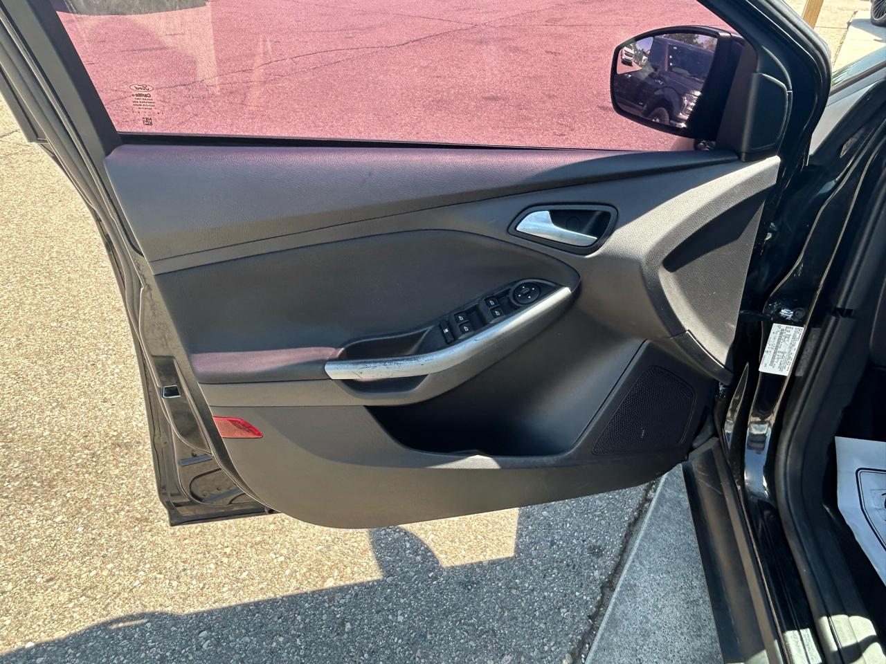 Ford Focus SE Sedan 2012
