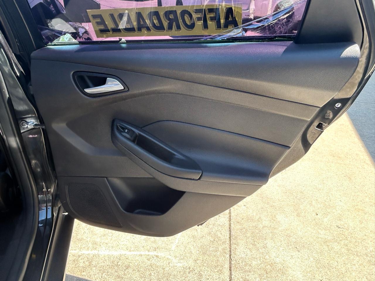 Ford Focus SE Sedan 2012