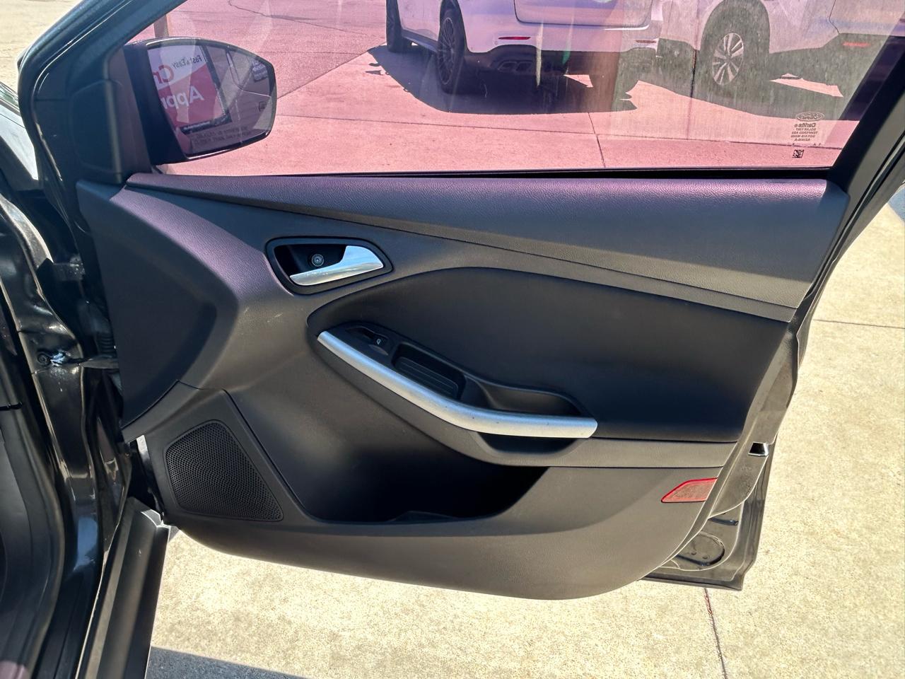 Ford Focus SE Sedan 2012