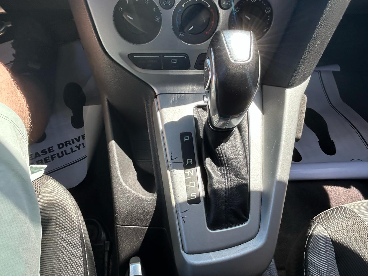 Ford Focus SE Sedan 2012