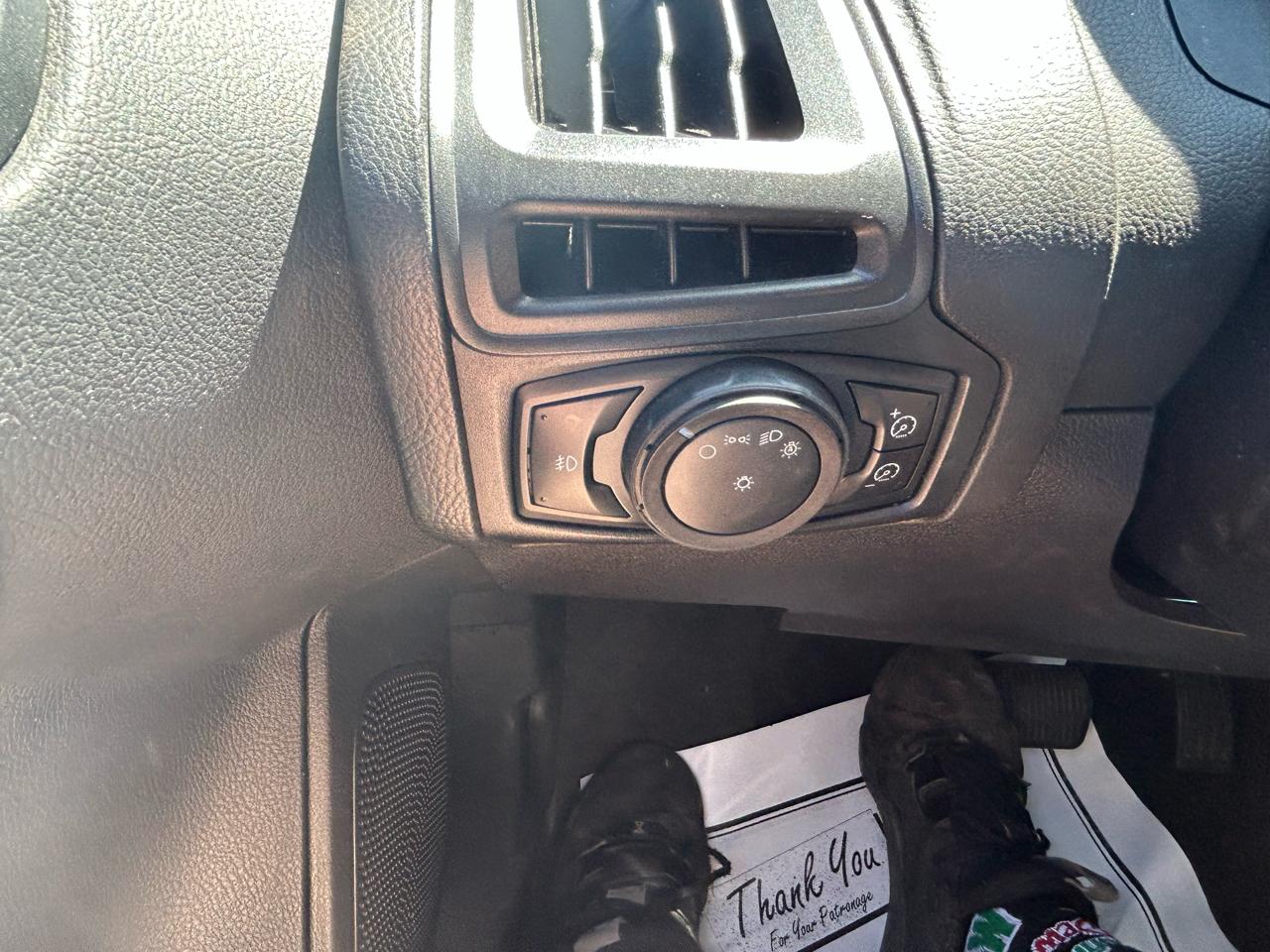 Ford Focus SE Sedan 2012