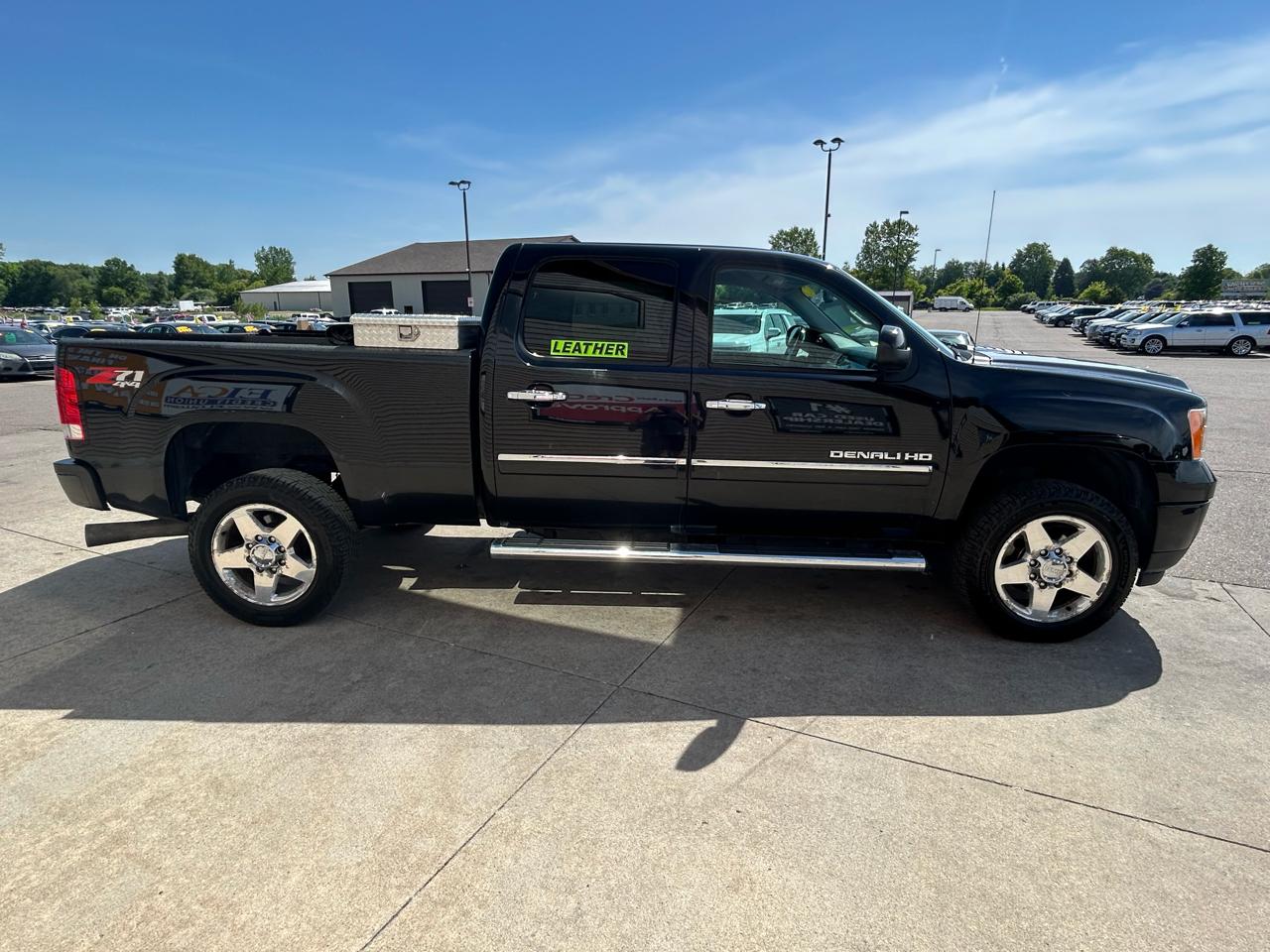 GMC Sierra 2500HD 4WD Crew Cab 153.7" Denali 2014
