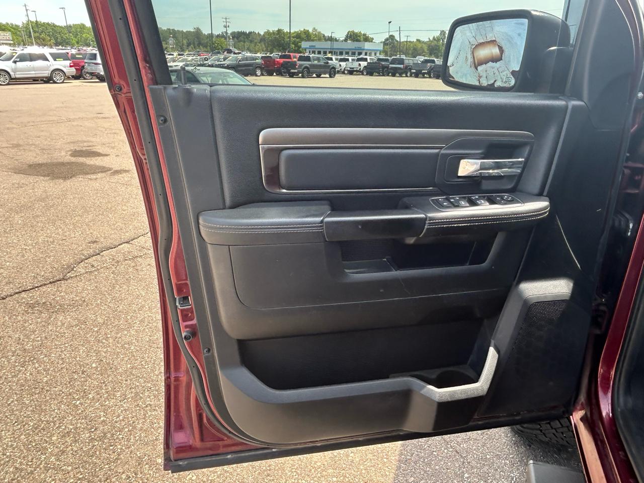 RAM 1500 Sport Crew Cab SWB 4WD 2016