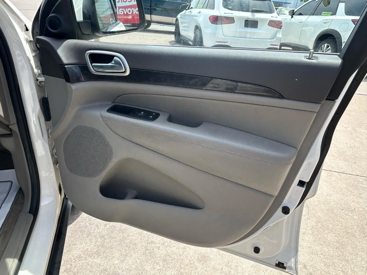 Jeep Grand Cherokee Laredo 4WD 2011