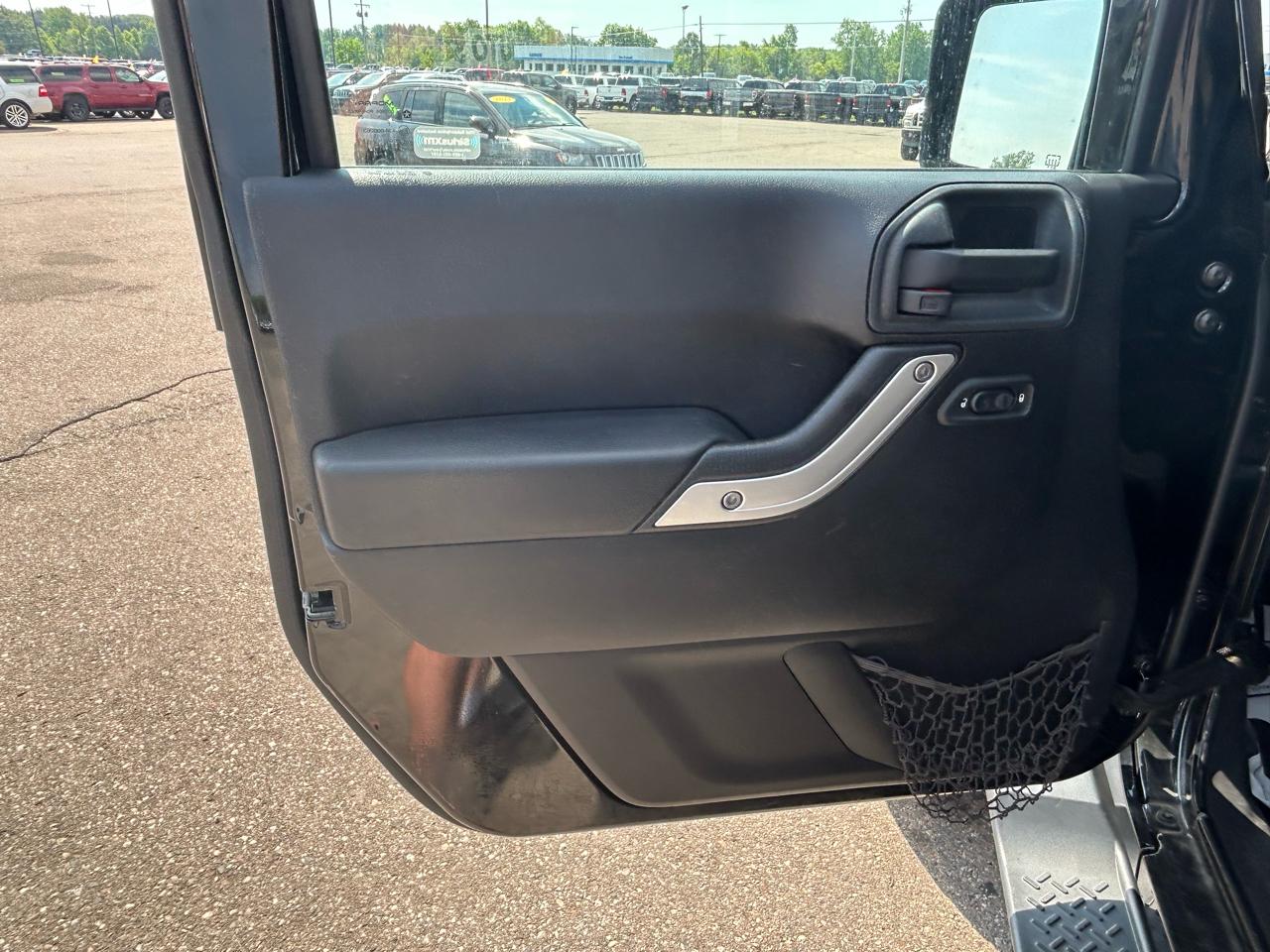 Jeep Wrangler Unlimited Sahara 4WD 2015