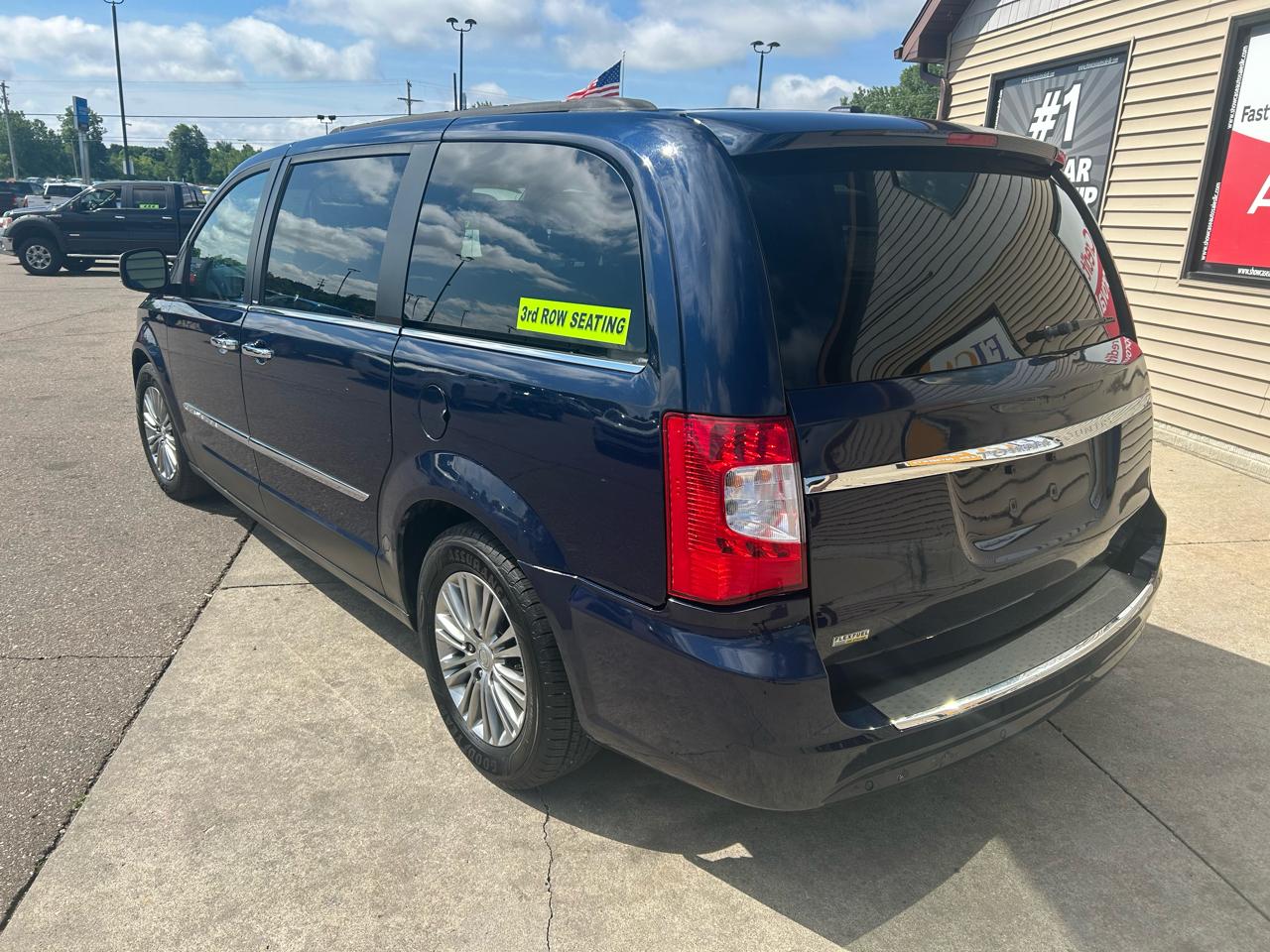 Chrysler Town & Country 4dr Wgn Touring-L 2013