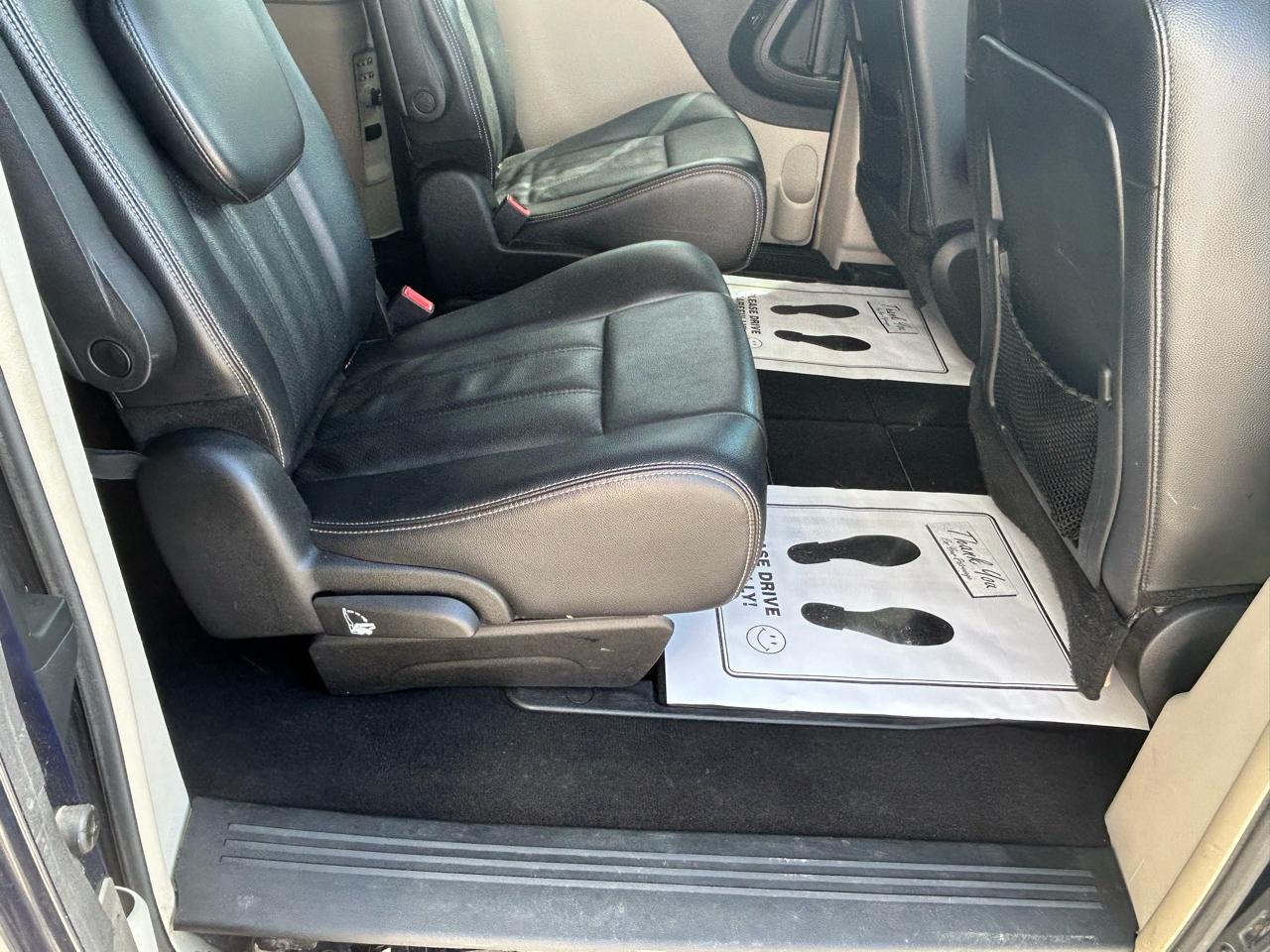 Chrysler Town & Country 4dr Wgn Touring-L 2013