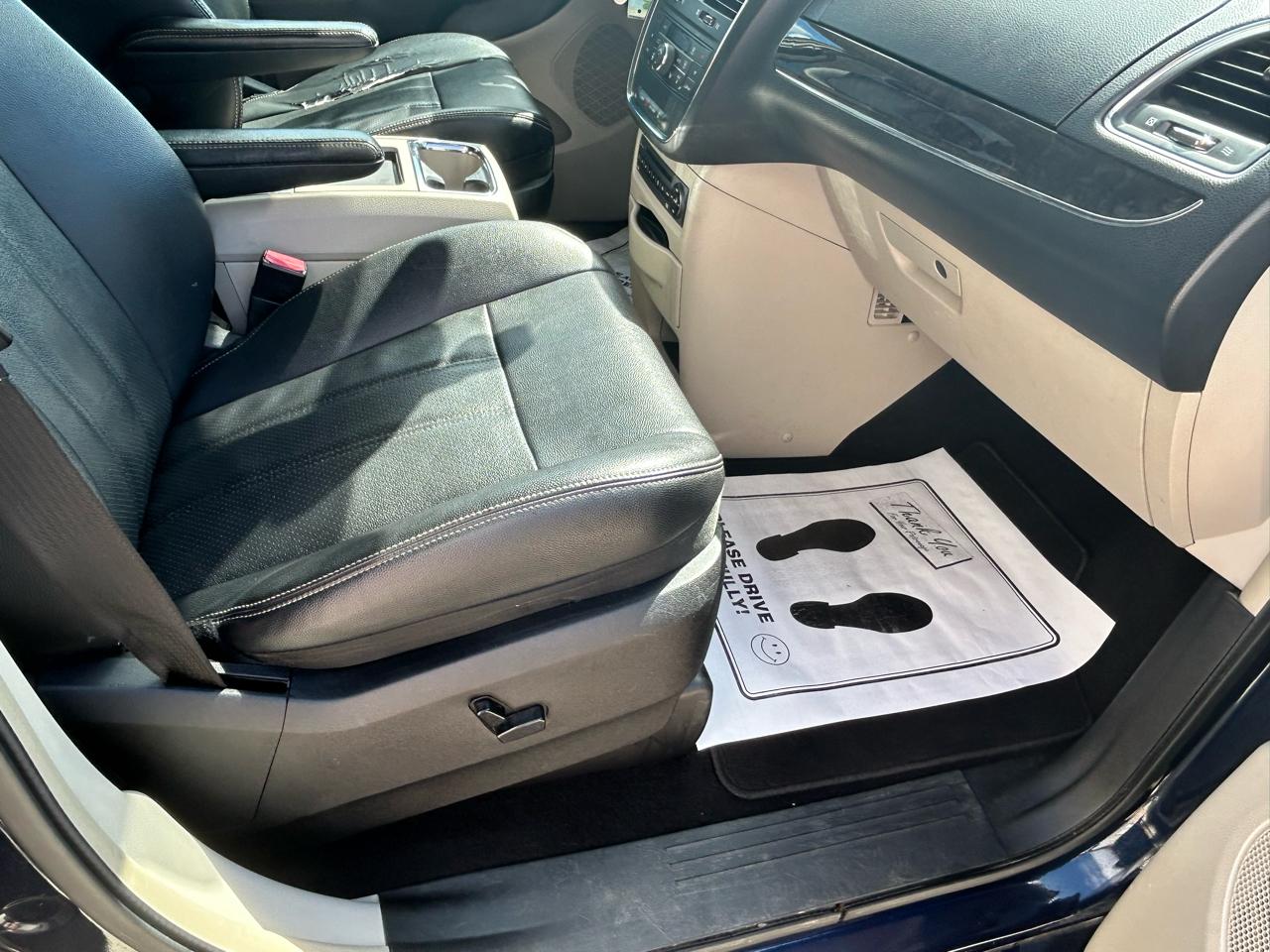 Chrysler Town & Country 4dr Wgn Touring-L 2013