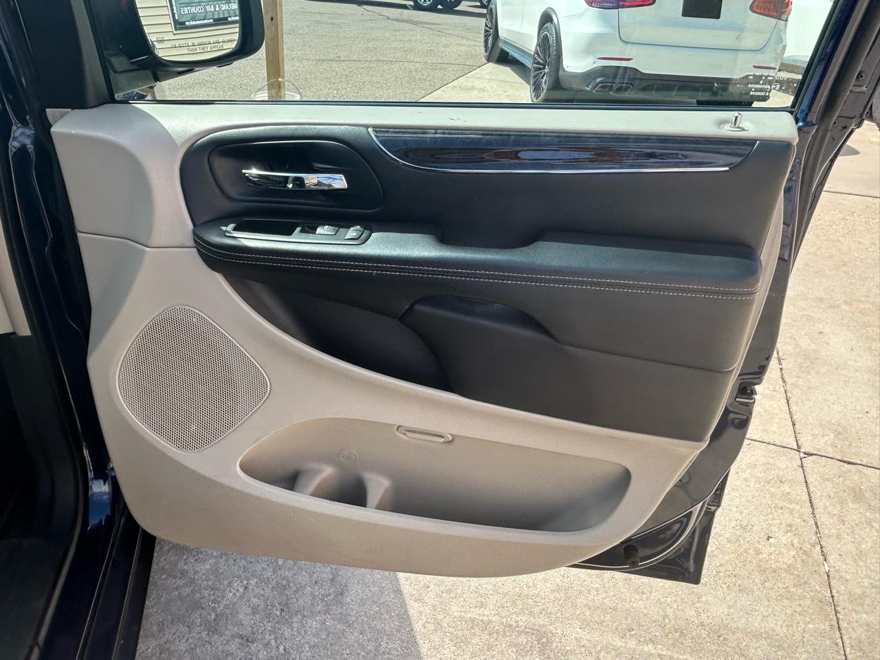Chrysler Town & Country 4dr Wgn Touring-L 2013
