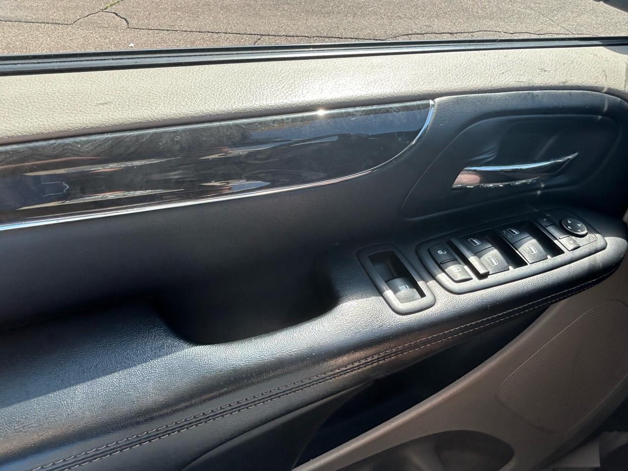 Chrysler Town & Country 4dr Wgn Touring-L 2013