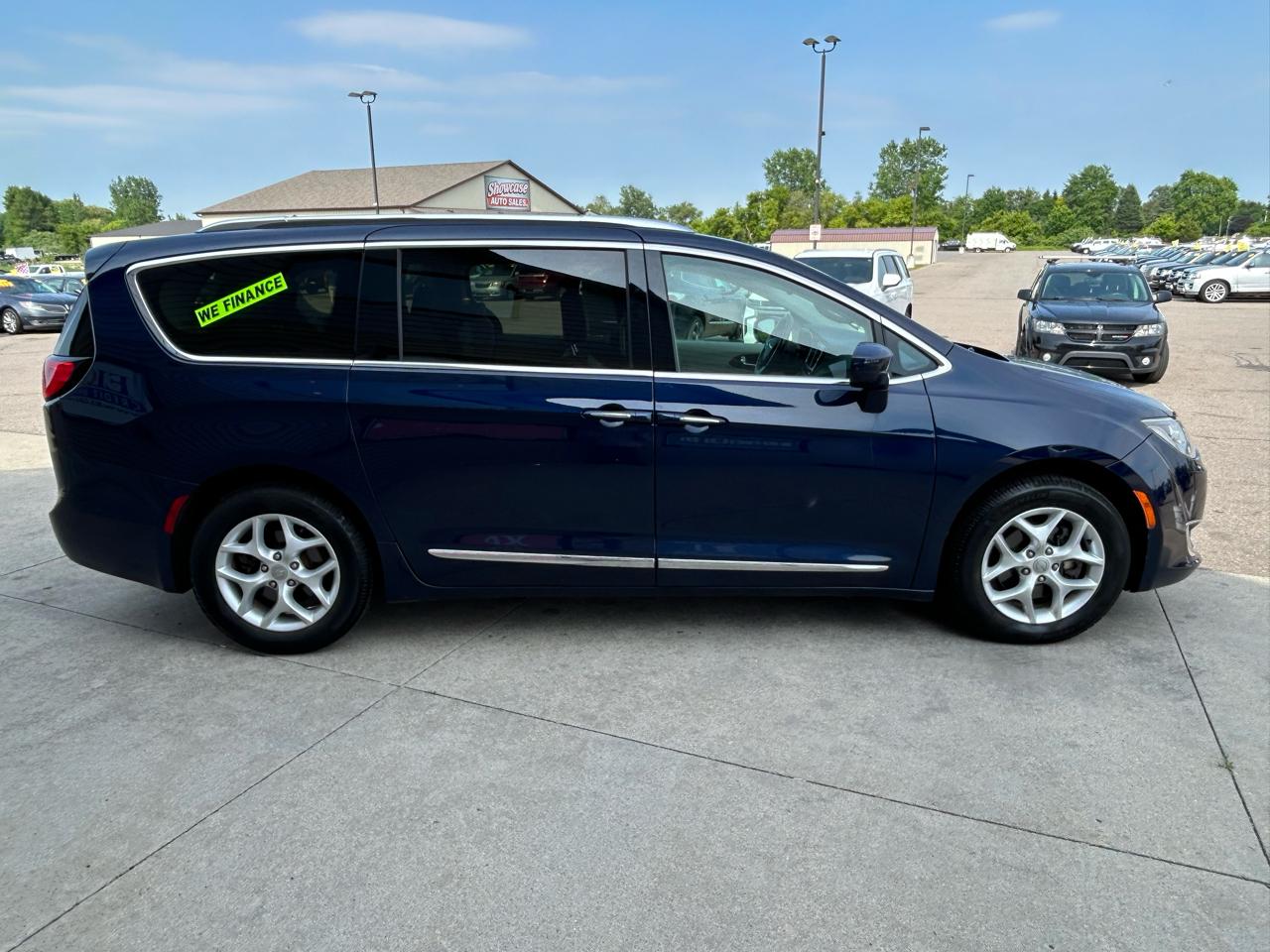 Chrysler Pacifica Touring L FWD 2018