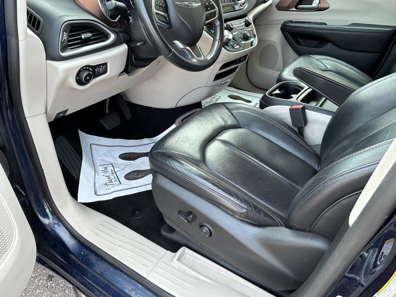 Chrysler Pacifica Touring L FWD 2018