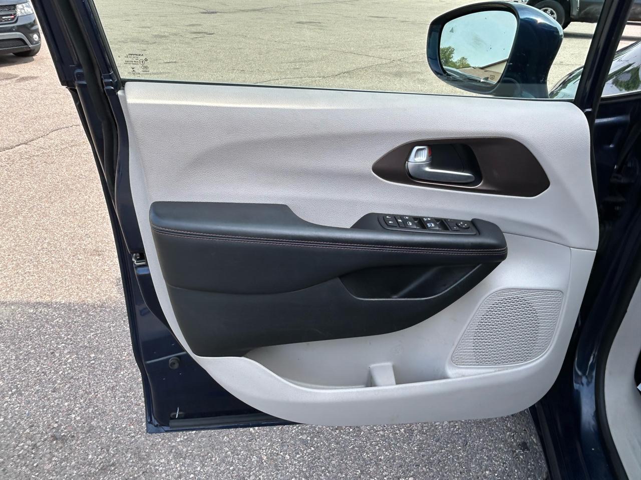 Chrysler Pacifica Touring L FWD 2018