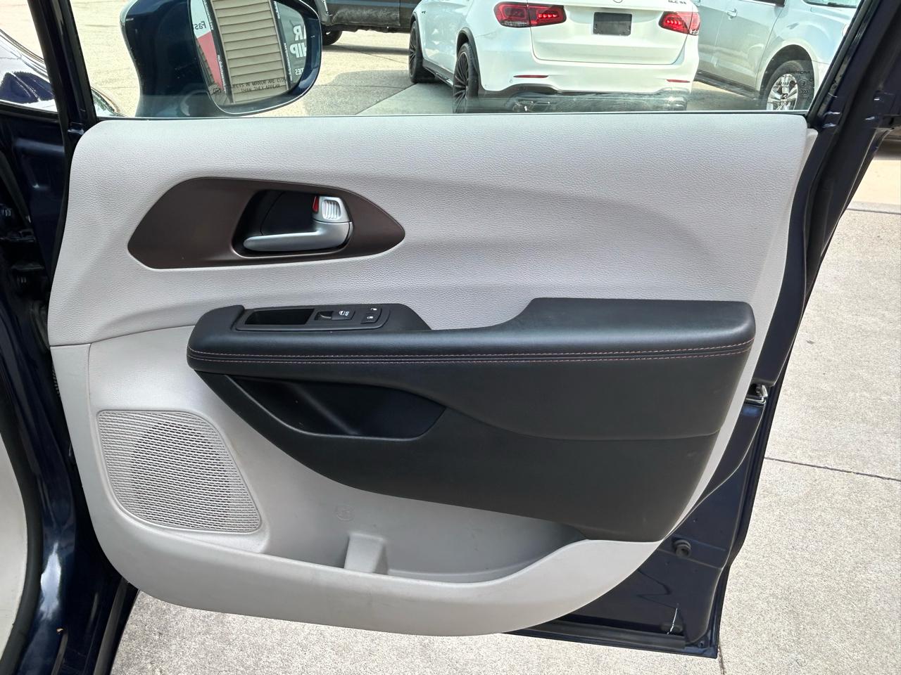 Chrysler Pacifica Touring L FWD 2018