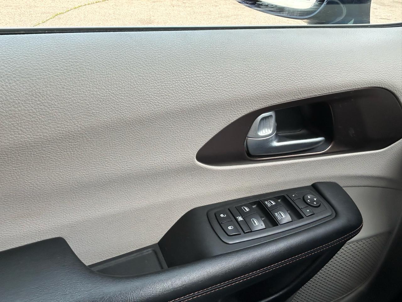 Chrysler Pacifica Touring L FWD 2018