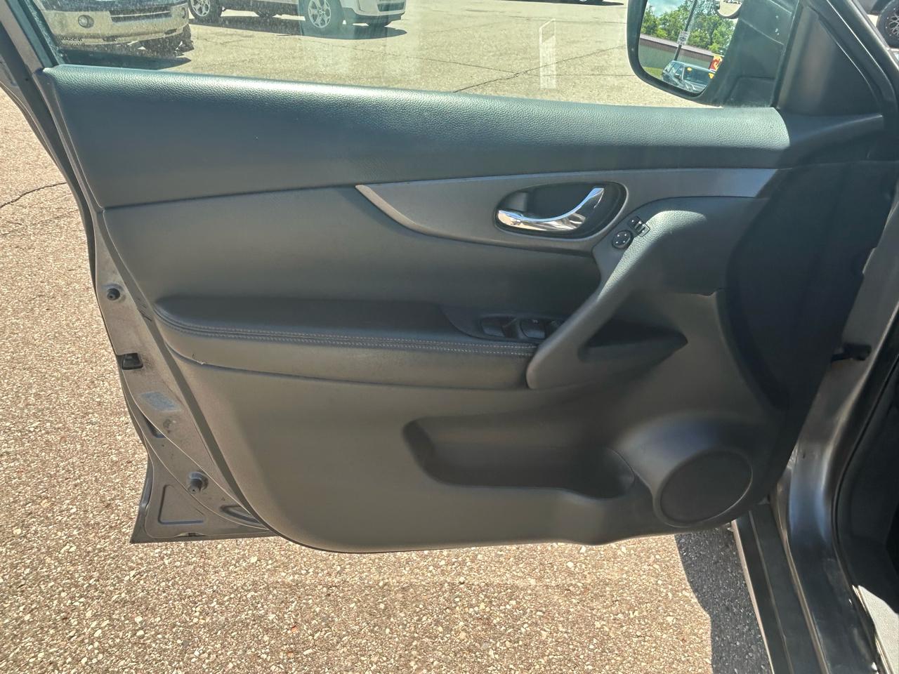 Nissan Rogue AWD 4dr SV 2016