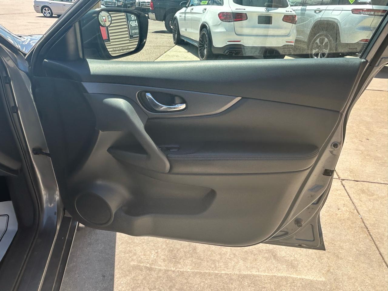 Nissan Rogue AWD 4dr SV 2016