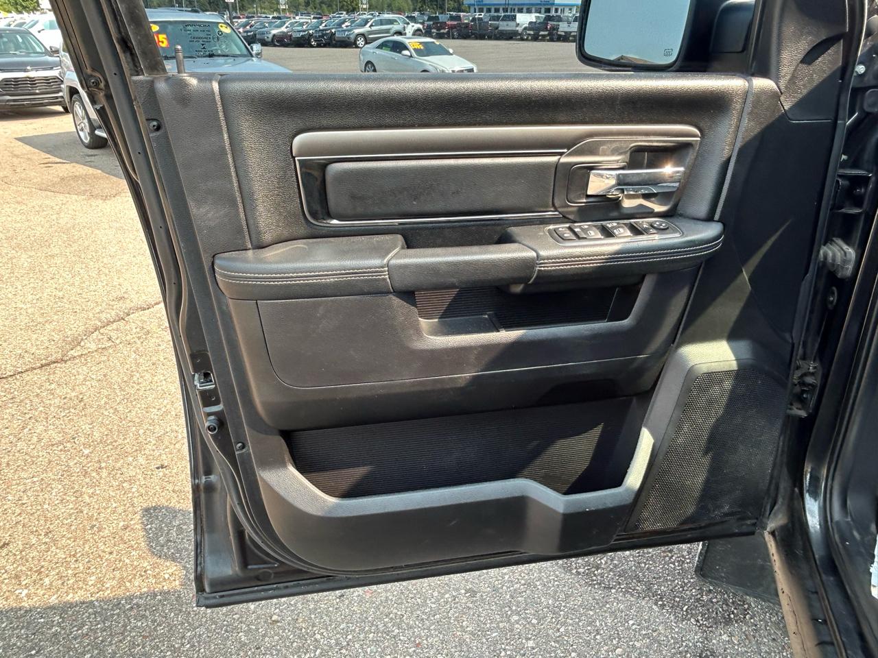 RAM 1500 4WD Quad Cab 140.5" Sport 2016
