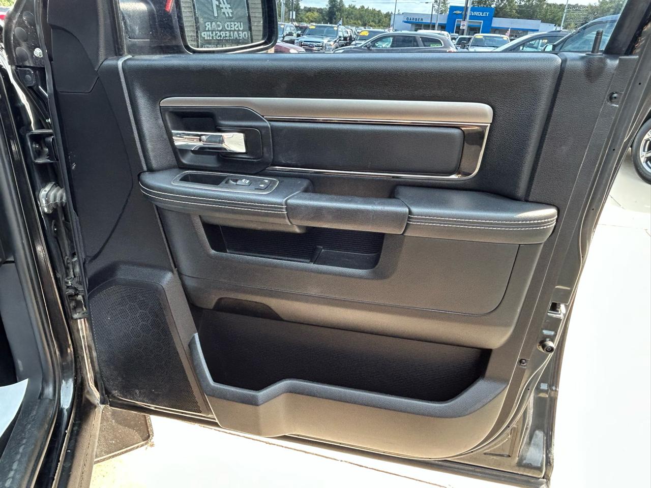 RAM 1500 4WD Quad Cab 140.5" Sport 2016