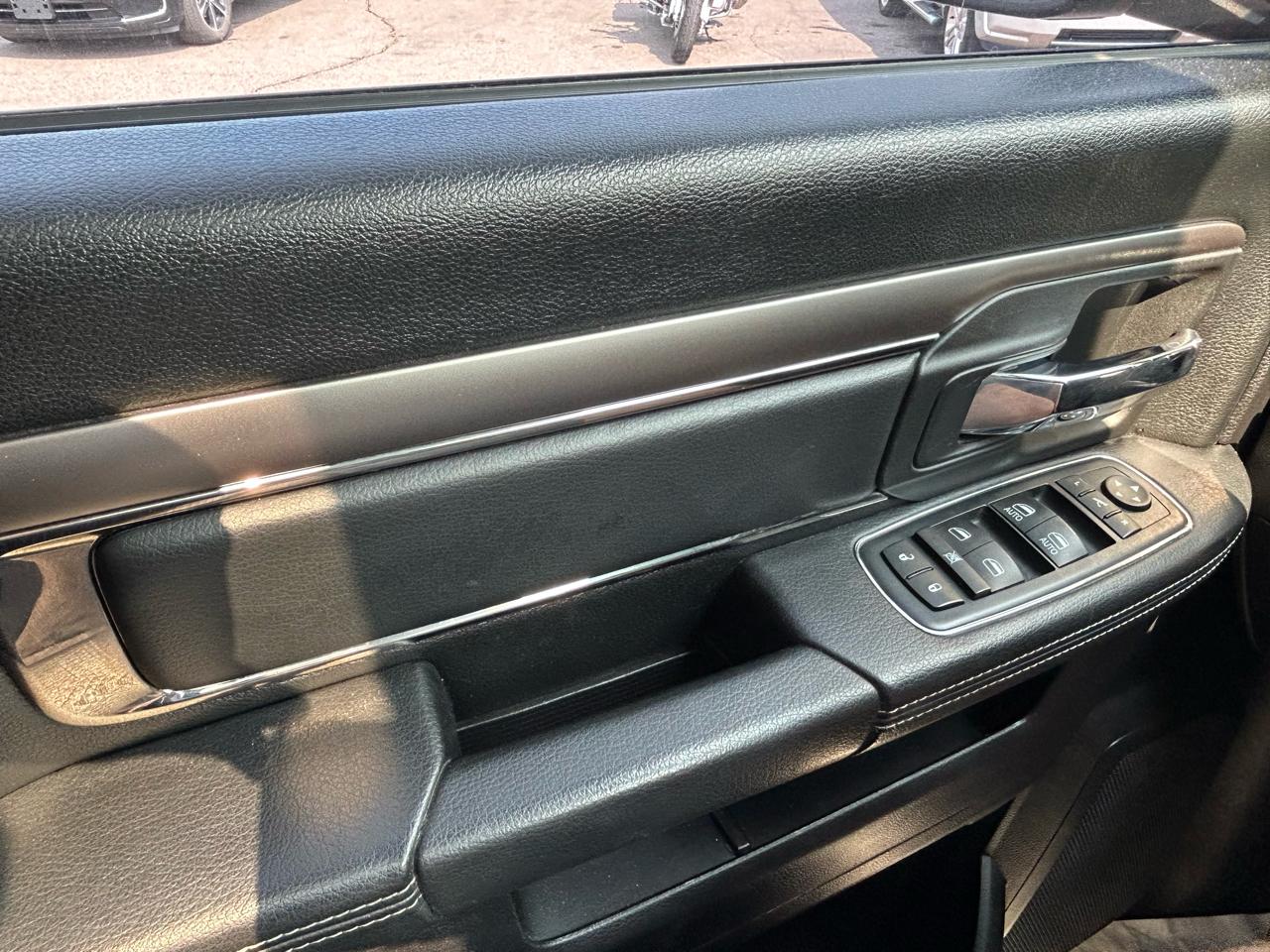 RAM 1500 4WD Quad Cab 140.5" Sport 2016