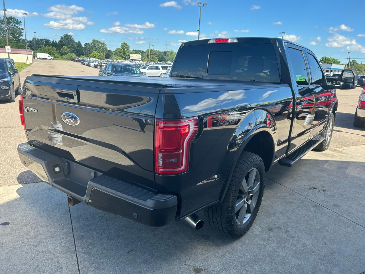 Ford F-150 4WD SuperCrew 157" Lariat w/HD Payload Pkg 2015