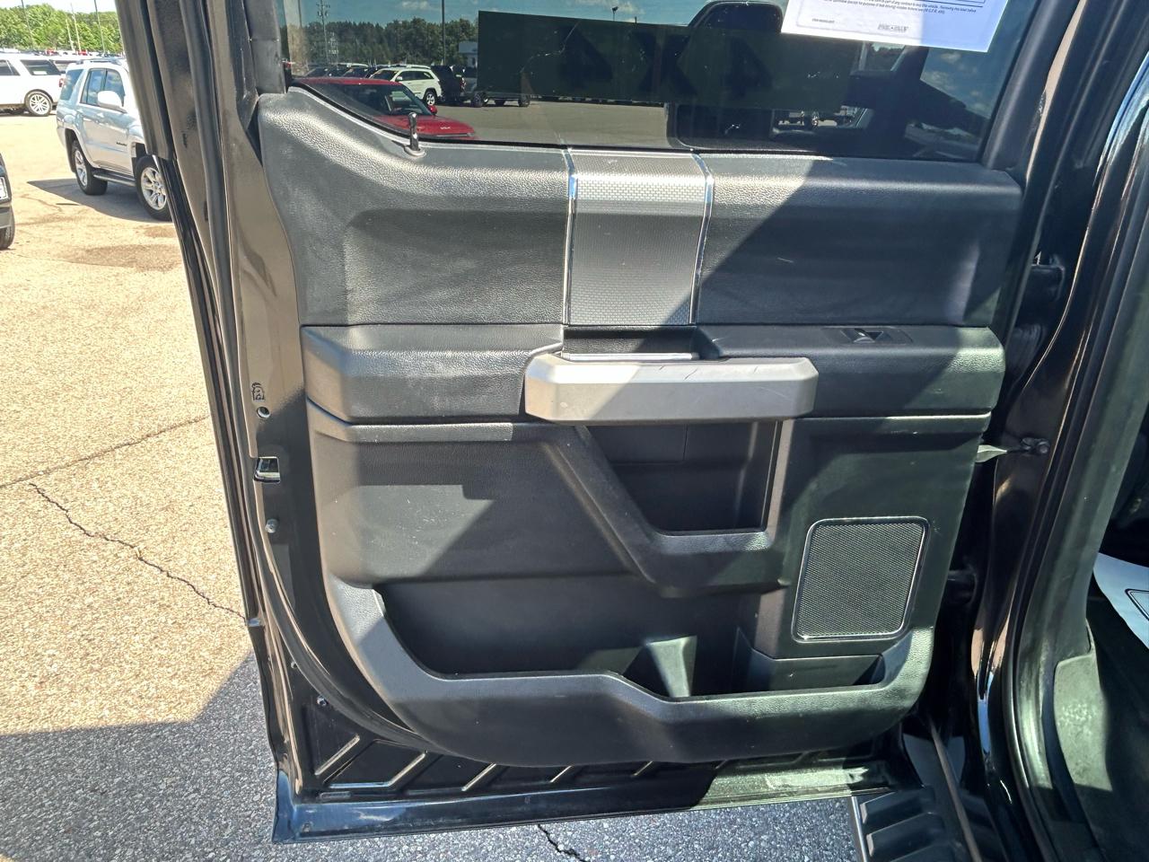 Ford F-150 4WD SuperCrew 157" Lariat w/HD Payload Pkg 2015