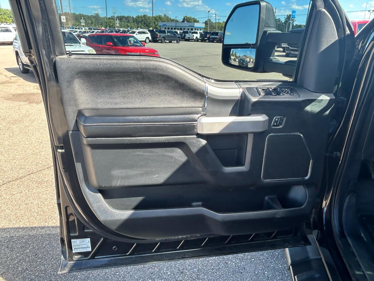 Ford F-150 4WD SuperCrew 157" Lariat w/HD Payload Pkg 2015