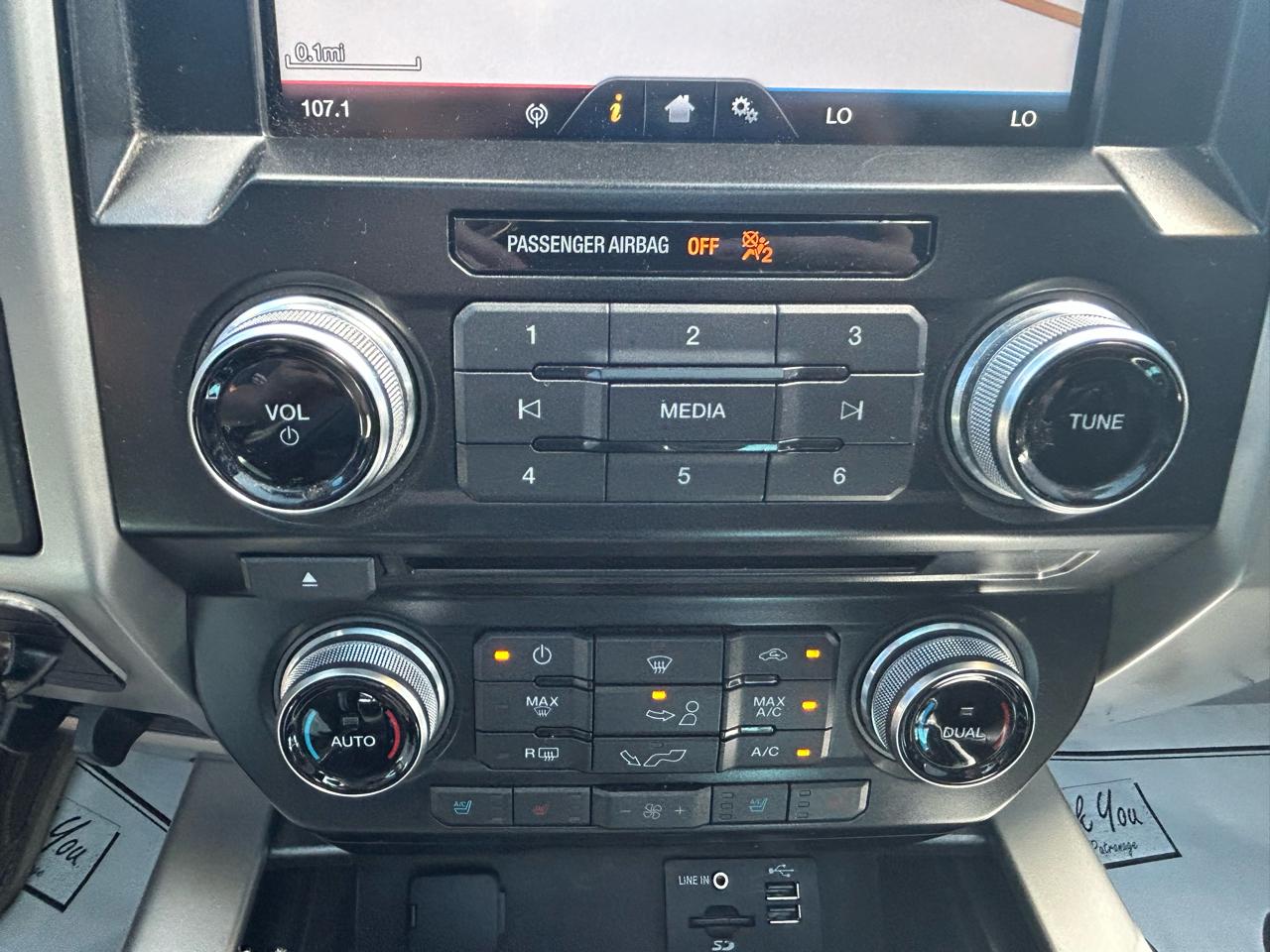 Ford F-150 4WD SuperCrew 157" Lariat w/HD Payload Pkg 2015