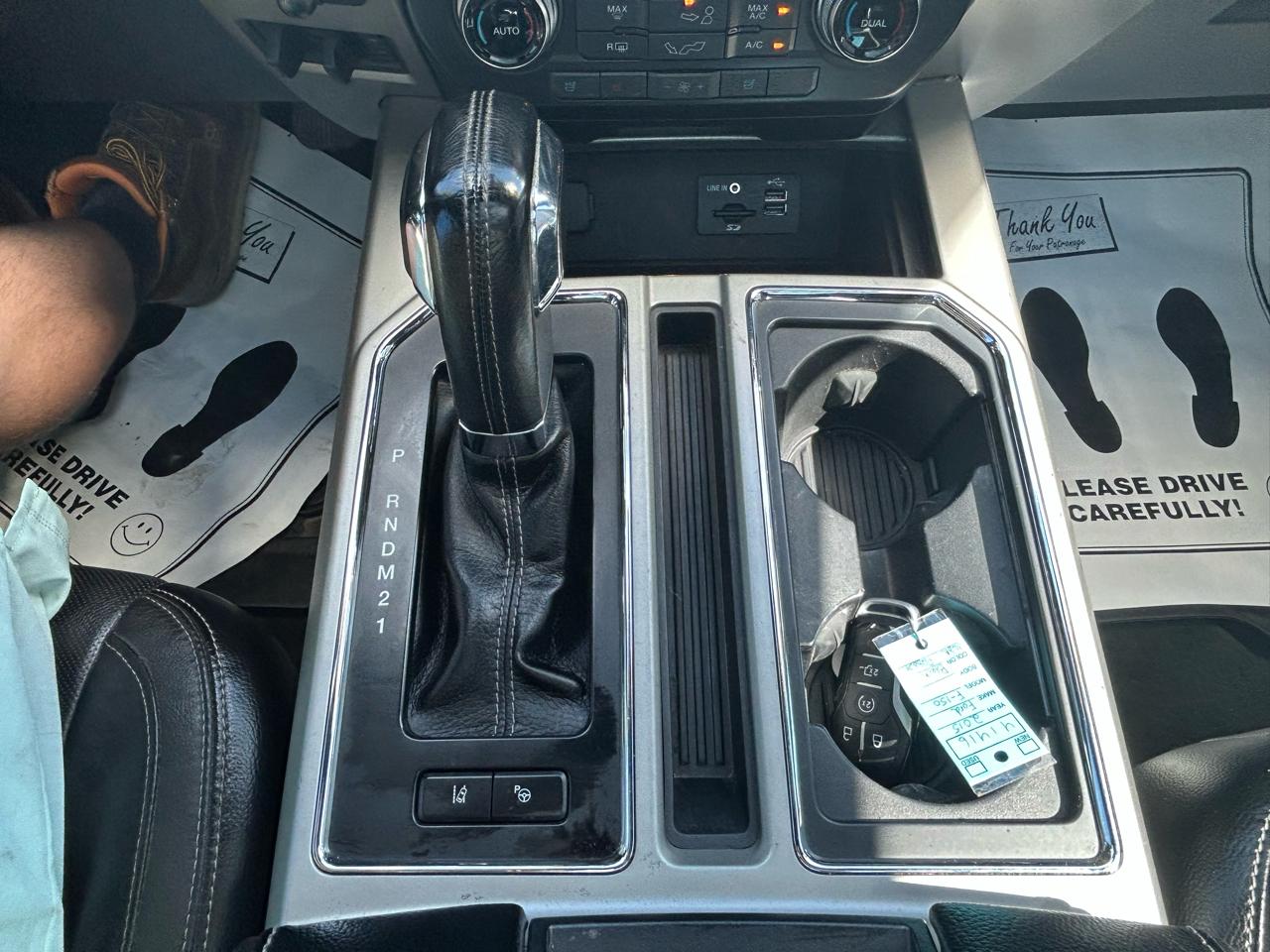 Ford F-150 4WD SuperCrew 157" Lariat w/HD Payload Pkg 2015