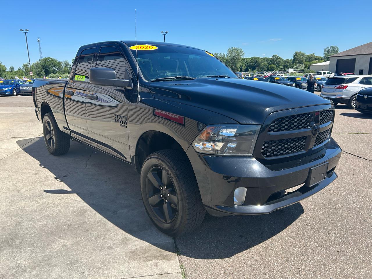 RAM 1500 Classic Express 4x4 Quad Cab 6'4" Box 2020