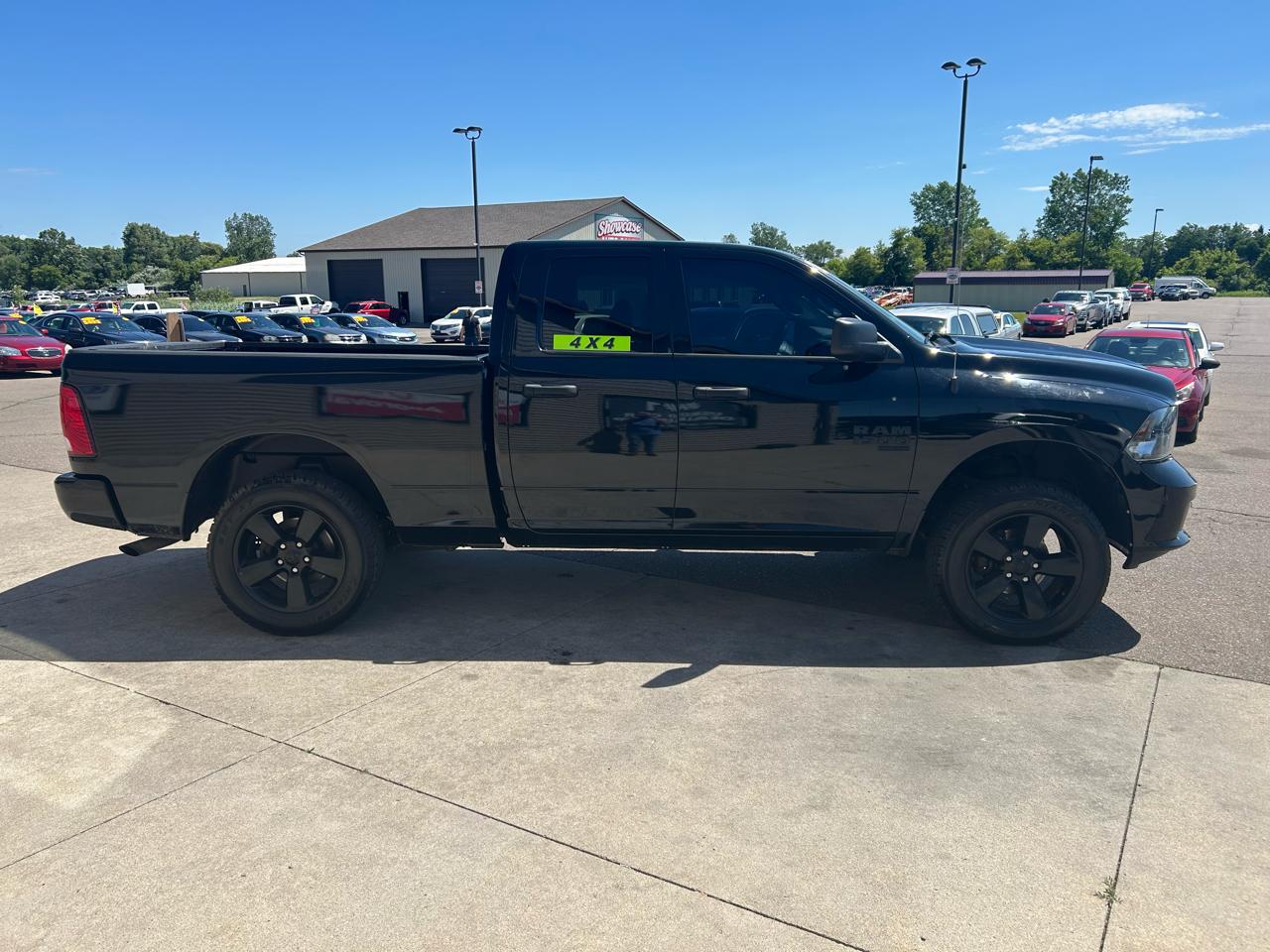 RAM 1500 Classic Express 4x4 Quad Cab 6'4" Box 2020