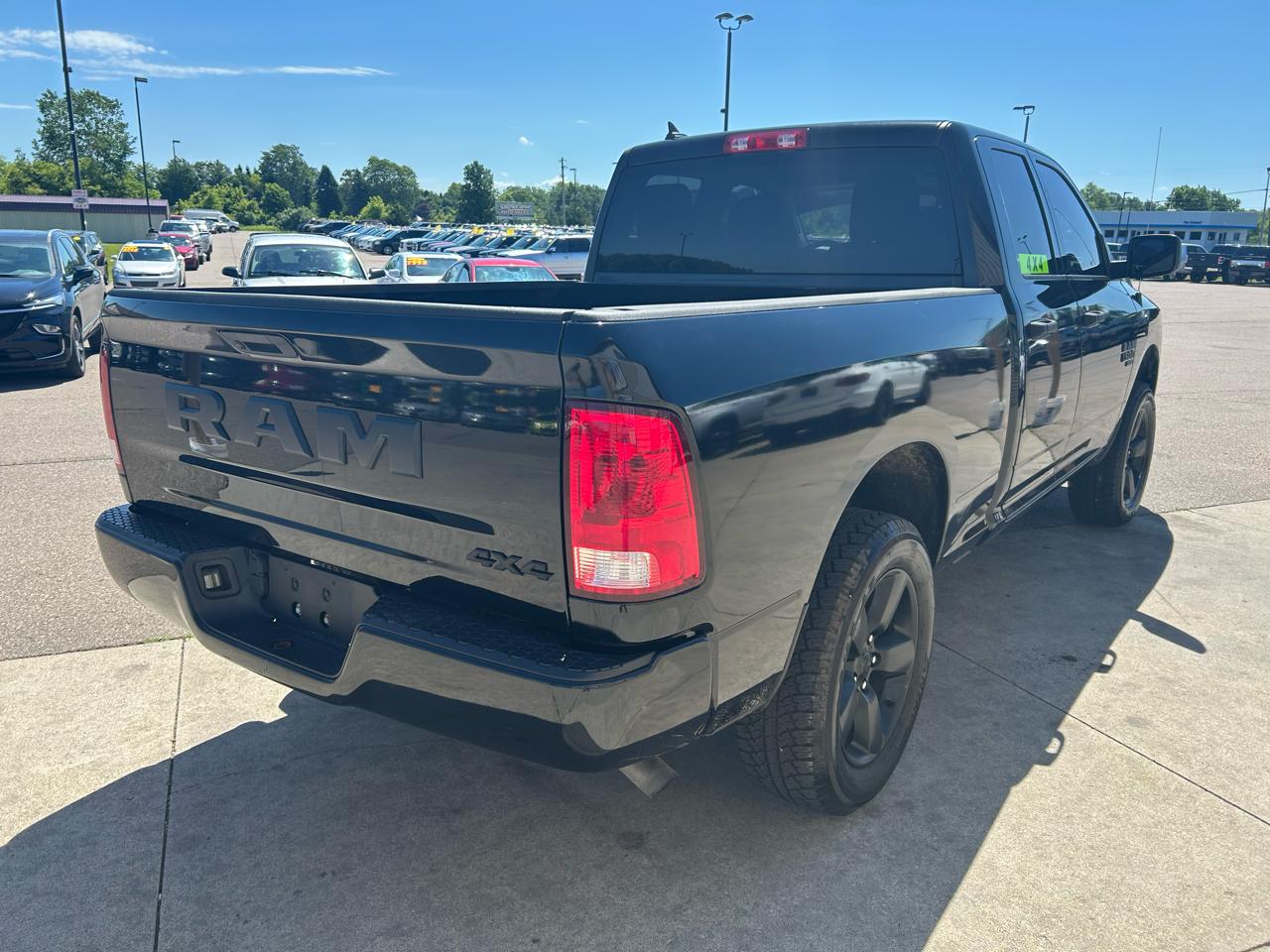 RAM 1500 Classic Express 4x4 Quad Cab 6'4" Box 2020