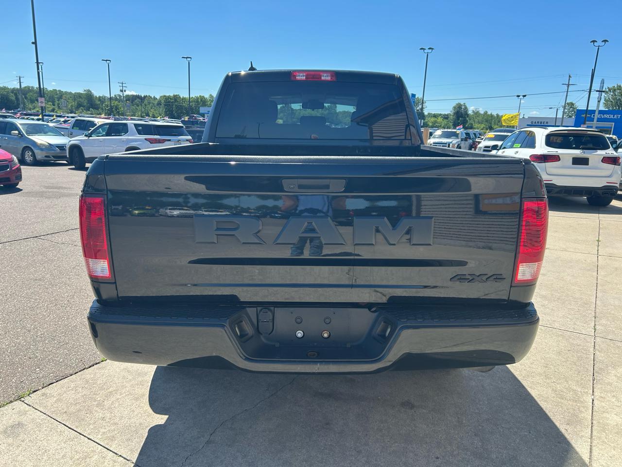 RAM 1500 Classic Express 4x4 Quad Cab 6'4" Box 2020