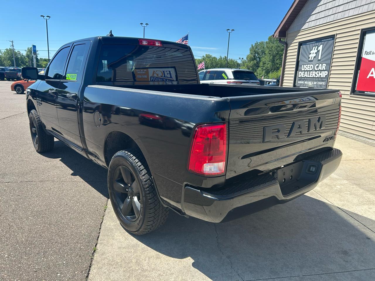 RAM 1500 Classic Express 4x4 Quad Cab 6'4" Box 2020