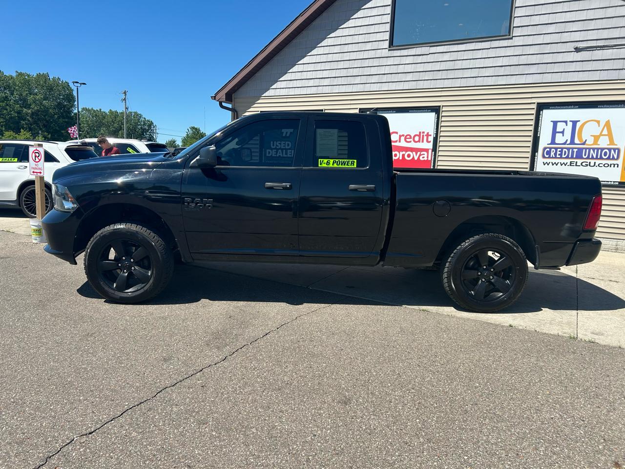 RAM 1500 Classic Express 4x4 Quad Cab 6'4" Box 2020