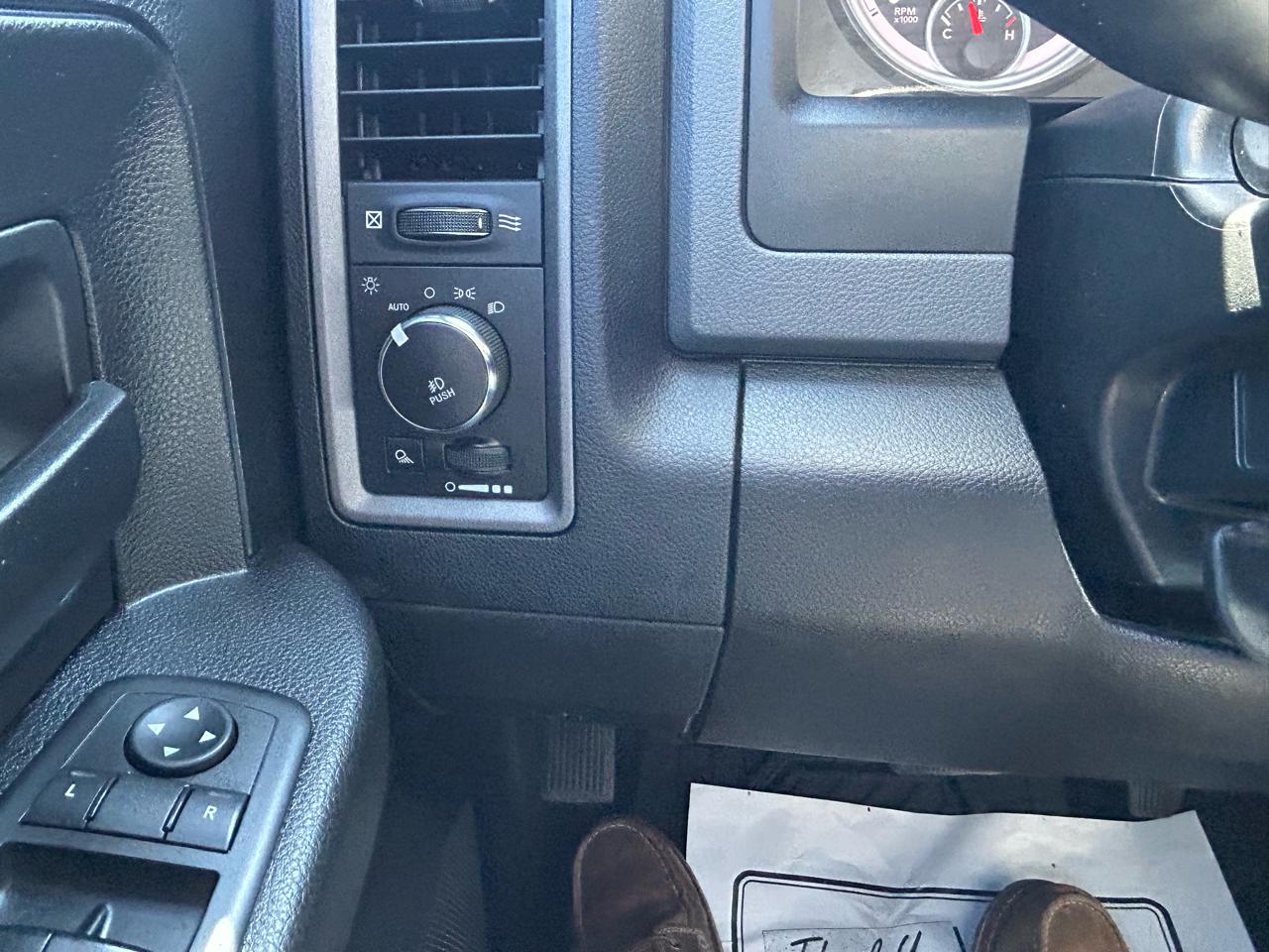 RAM 1500 Classic Express 4x4 Quad Cab 6'4" Box 2020