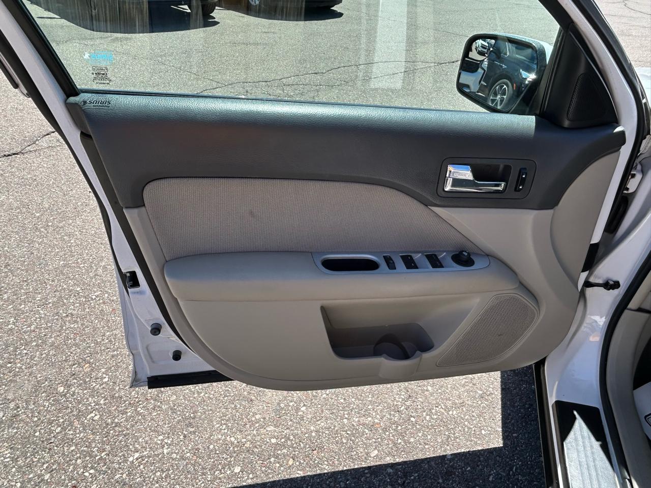 Mercury Milan 4dr Sdn Hybrid FWD 2011