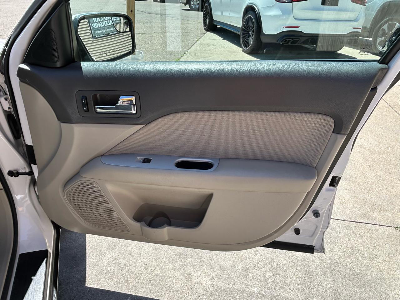 Mercury Milan 4dr Sdn Hybrid FWD 2011