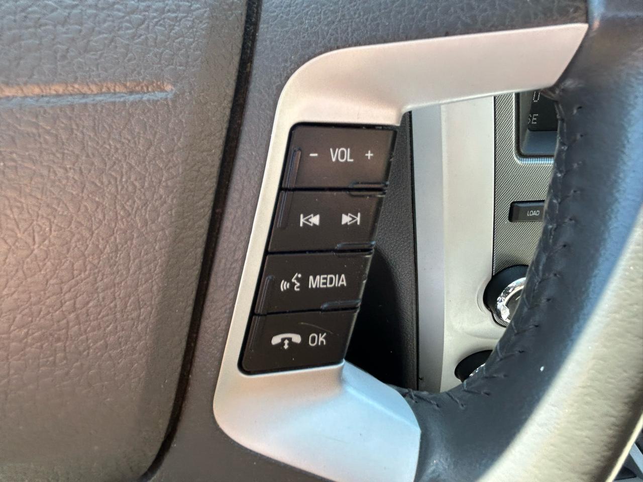 Mercury Milan 4dr Sdn Hybrid FWD 2011